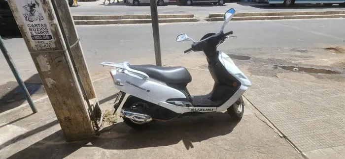 Suzuki Burgman 125i Automática - 2016 - único dono 