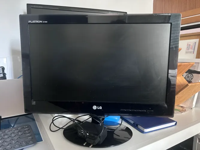 Monitor LG Flatron E1940 - funcionando