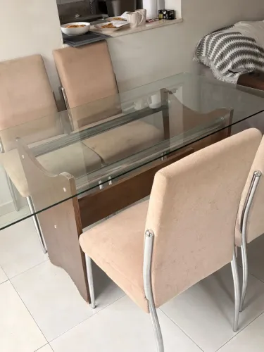 Mesa de Jantar com 4 Cadeiras - Excelente Estado