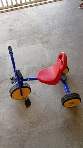 Triciclo escolar bandeirantes