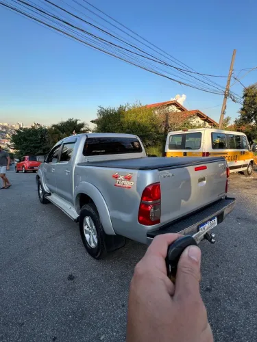 Toyota Hilux CD SRV D4-d 4X4 3.0 TDI Diesel AUT 2011