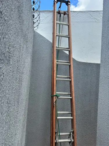 Vendo uma escada extensiva marca sintese em ótimo estado 