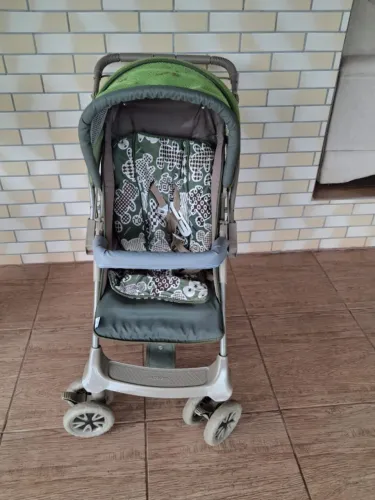 Carrinho de Bebê Galzerano Semi-Novo - Com Capota e Cinto de Segurança