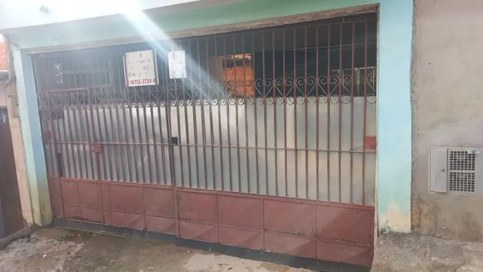 Vende-se portão de ferro de correr em ótimas condições