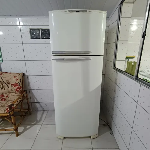 Geladeira Eletrolux DF 413 litros Frost Free turbo congelamento