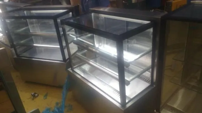Vitrine balcão refrigerada expositora em aço inox sob medida