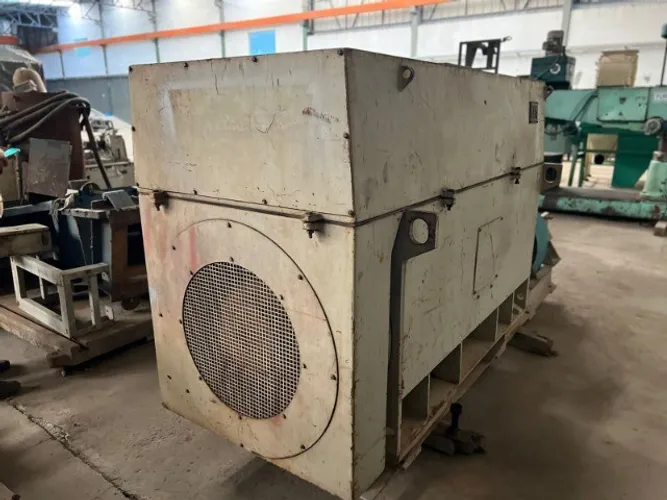 Motor de indução trifasico WEG 450CV