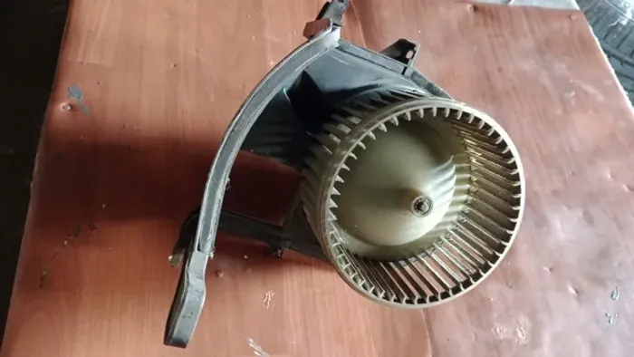 Motor caixa evaporadora Clio, 2001.
