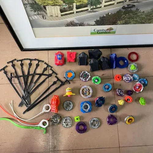 Kit de beyblade com todos estes itens da foto