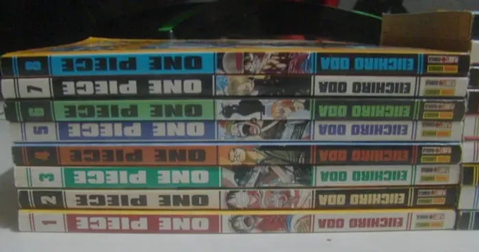 coleção de mangás "one piece"