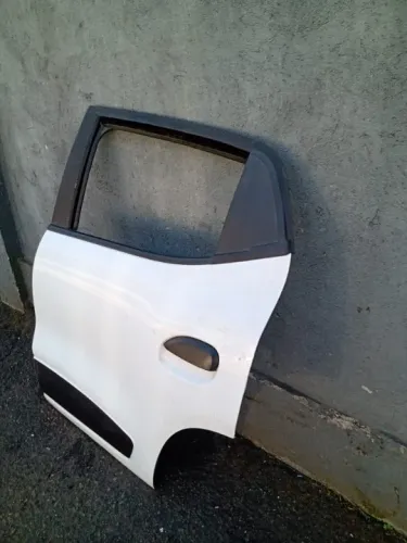 porta traseira esquerda do kwid