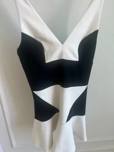 Vestido Preto e Branco