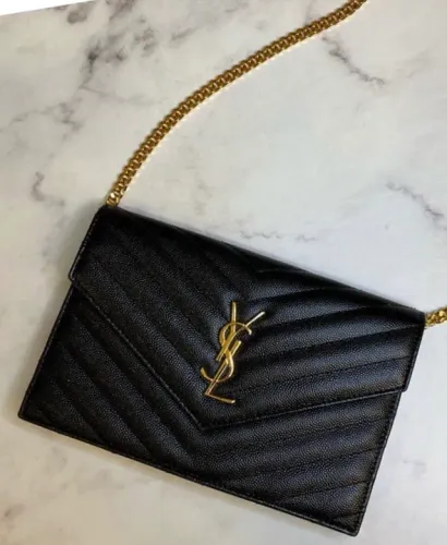 Bolsa em couro caviar nova .