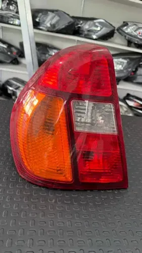 lanterna clio sedan esquerda 2001 a 2004