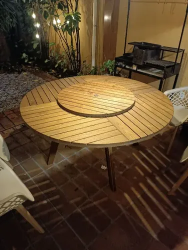 Mesa Caraíba com prato giratório da Tok Stok