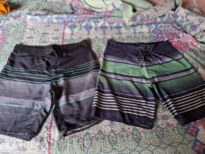 Shorts de Praia Masculinos - Tamanho M - Pretos e Verde