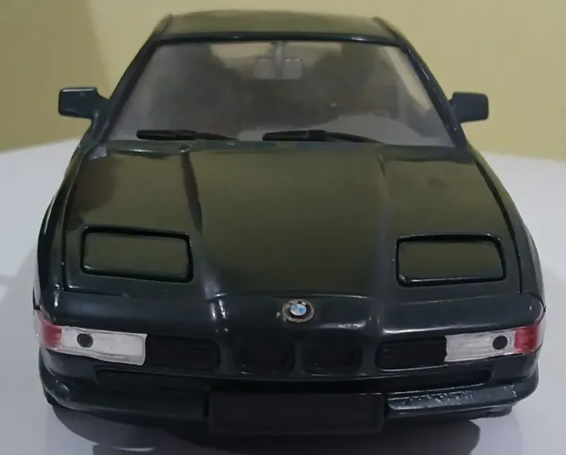 Miniatura bmw 850i road tough 1/18