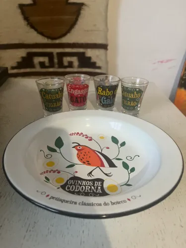 Conjunto de Boteco- 4 copos de shot e 1 prato pra petisco personalizados-Novo- Marca VACA