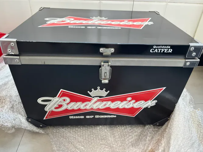 Caixa Térmica Budweiser Catfer 50 litros
