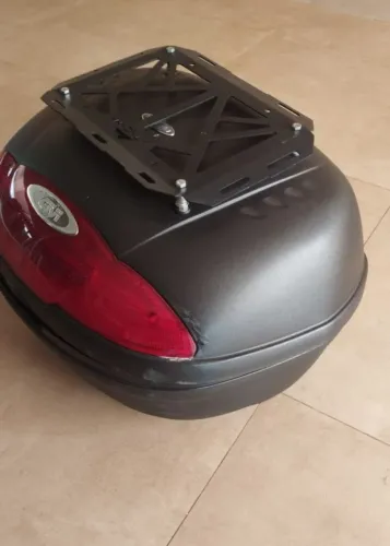 Baú Givi para 2 capacetes