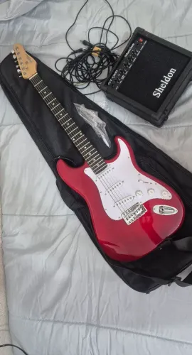 Kit Guitarra Giannini Elétrica Stratocaster G100 + Amplificador Sheldon