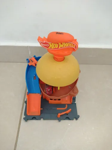 Pista de Percurso e Mini Veículo - Hot Wheels - City Downtown - Lanchonete de Hambúrgueres