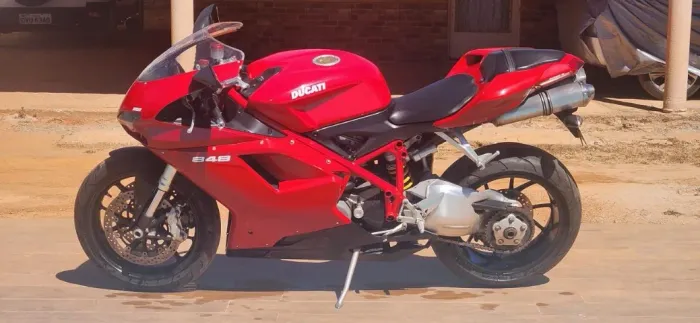 DUCATI 848 2010 CONSERVADA