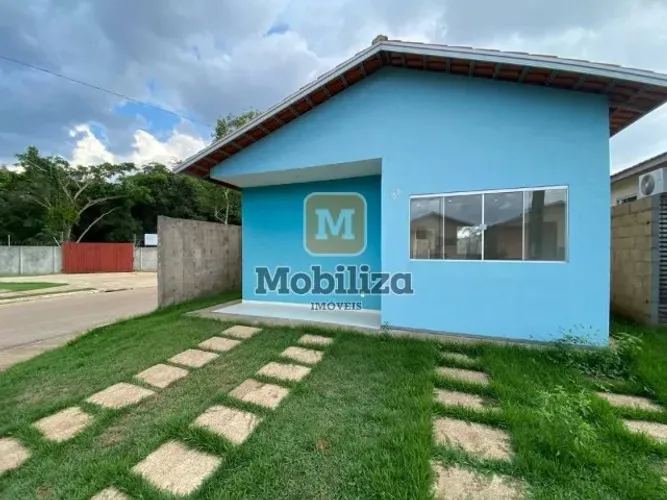 Casa com 2 quartos e quintal amplo no Condomínio Lagoa Azul Topázio - 52m²