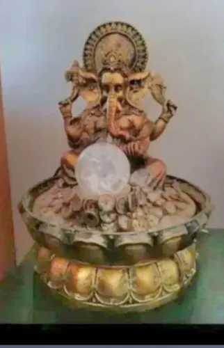 Estátua de Ganesha com Fonte de Água Buddha