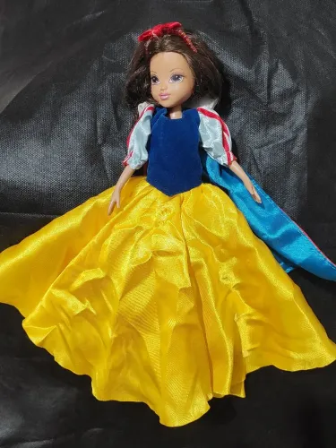 Boneca Branca de Neve Moxie Girlz