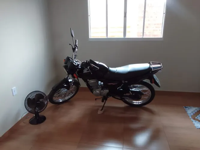 Vende-se Titan 150 ES 