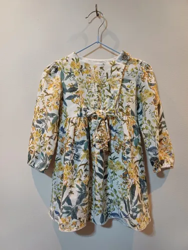 Vestido Zara floral infantil manga longa semi-novo