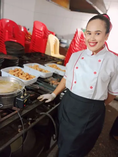 Fritadeira com monitora na sua festa 