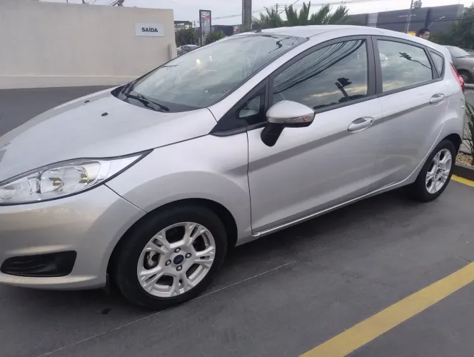 Ford Fiesta 1.6 16V Flex Aut. 5P 2015
