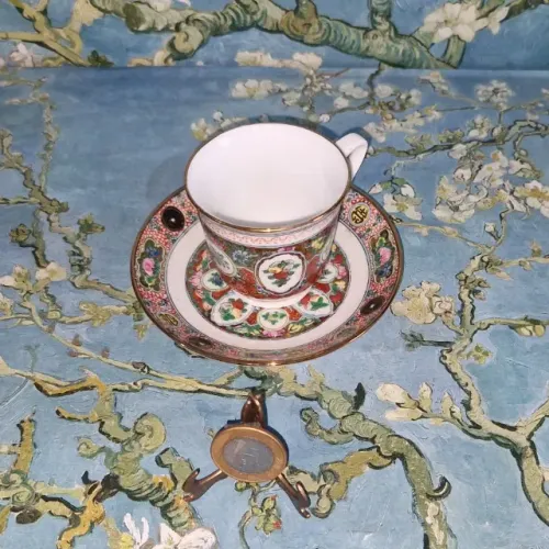 Xícara porcelana Guangcai, chinesa, 2ª metade do Séc XX (1950 a 1999) " Familie Rose "