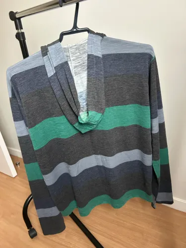 Blusa manga longa com capuz