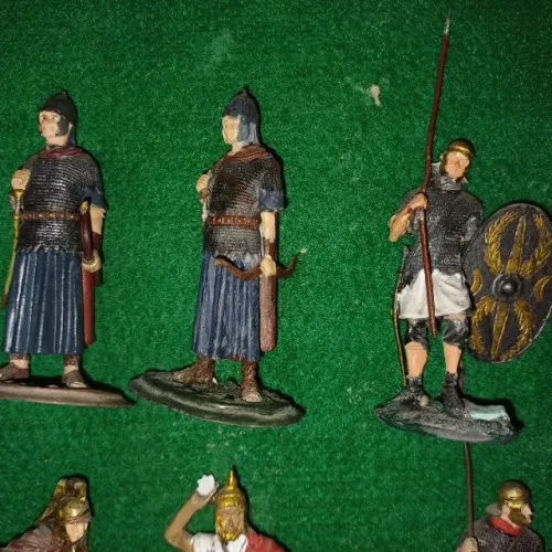 bonecos em geral em escala metal,plastico warhammer 