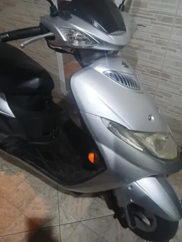 Vendo Burgman 125 impecável só pegar e andar 