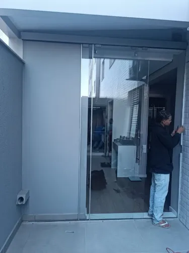 Porta de Vidro Temperado para Área Externa