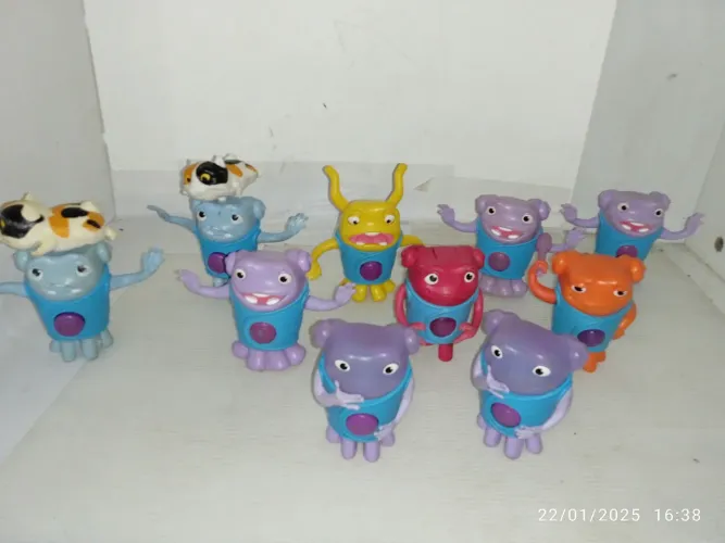 Personagens de Cada um na sua casa. Kit com 10 peças.