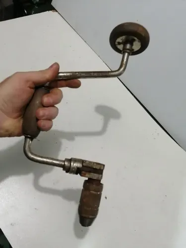 Furadeira Manual Antiga, arco de pua