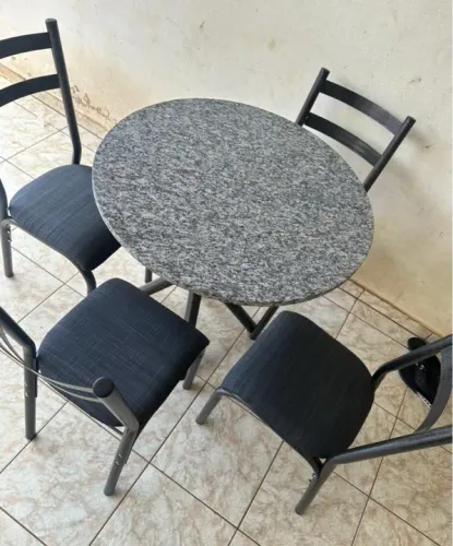 Mesa de Jantar em Granito com 4 Cadeiras