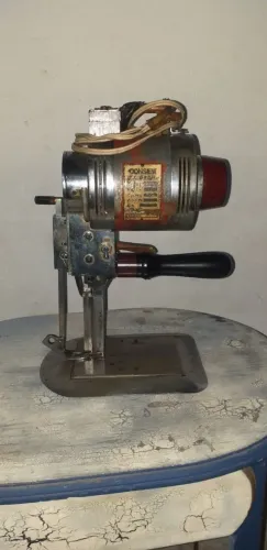 Vendo maquina de cortar tecido consew 