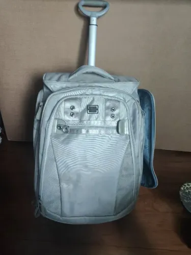 Mala de Viagem com Rodinhas Cinza impermeável e com 7 compartimentos 