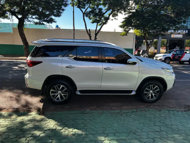Toyota Hilux SW4 SRX 4X4 2.8 TDI 16V Dies. Aut. 2017