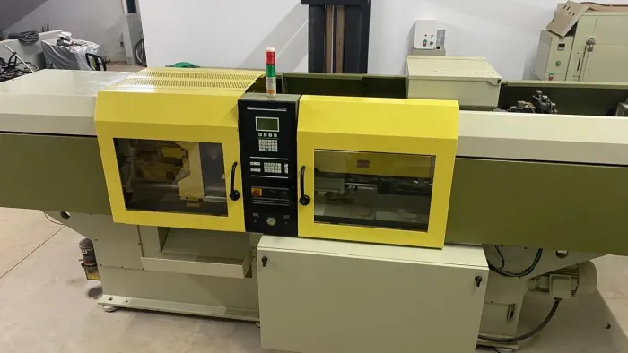 Máquina injetora de plásticos