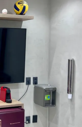 Porta copo descartável  em aço inox polido 