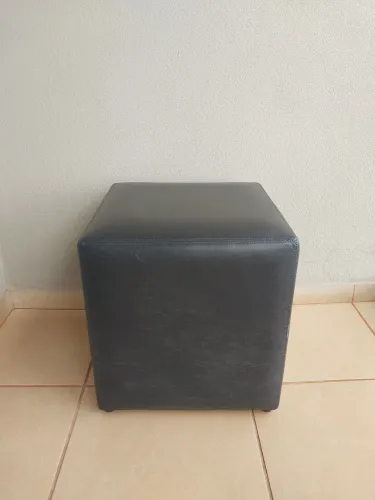 Puff quadrado liso de couro sintético | 