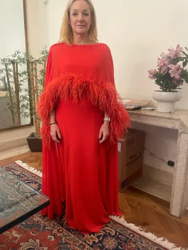 Vestido alta costura de Georgete de seda c plumas de avestruz 