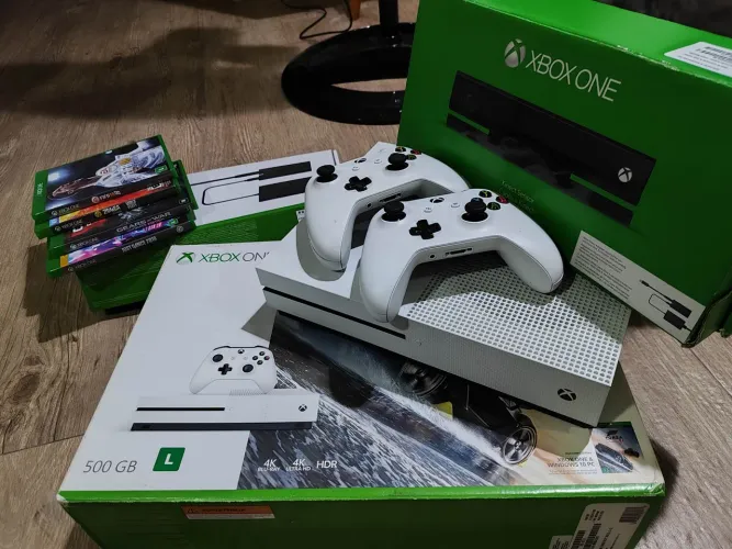 Xbox one branco 4k + Kinect + 2 controles